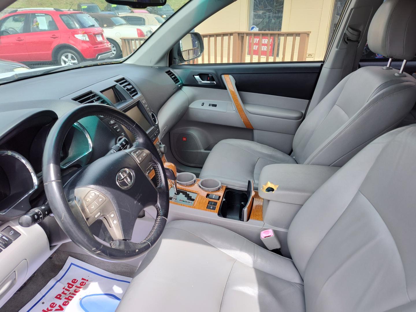 2008 Silver /Gray Toyota Highlander Hybrid (JTEEW44A182) with an 3.3 V6 engine, CVT transmission, located at 5700 Curlew Drive, Norfolk, VA, 23502, (757) 455-6330, 36.841885, -76.209412 - - Photo#6